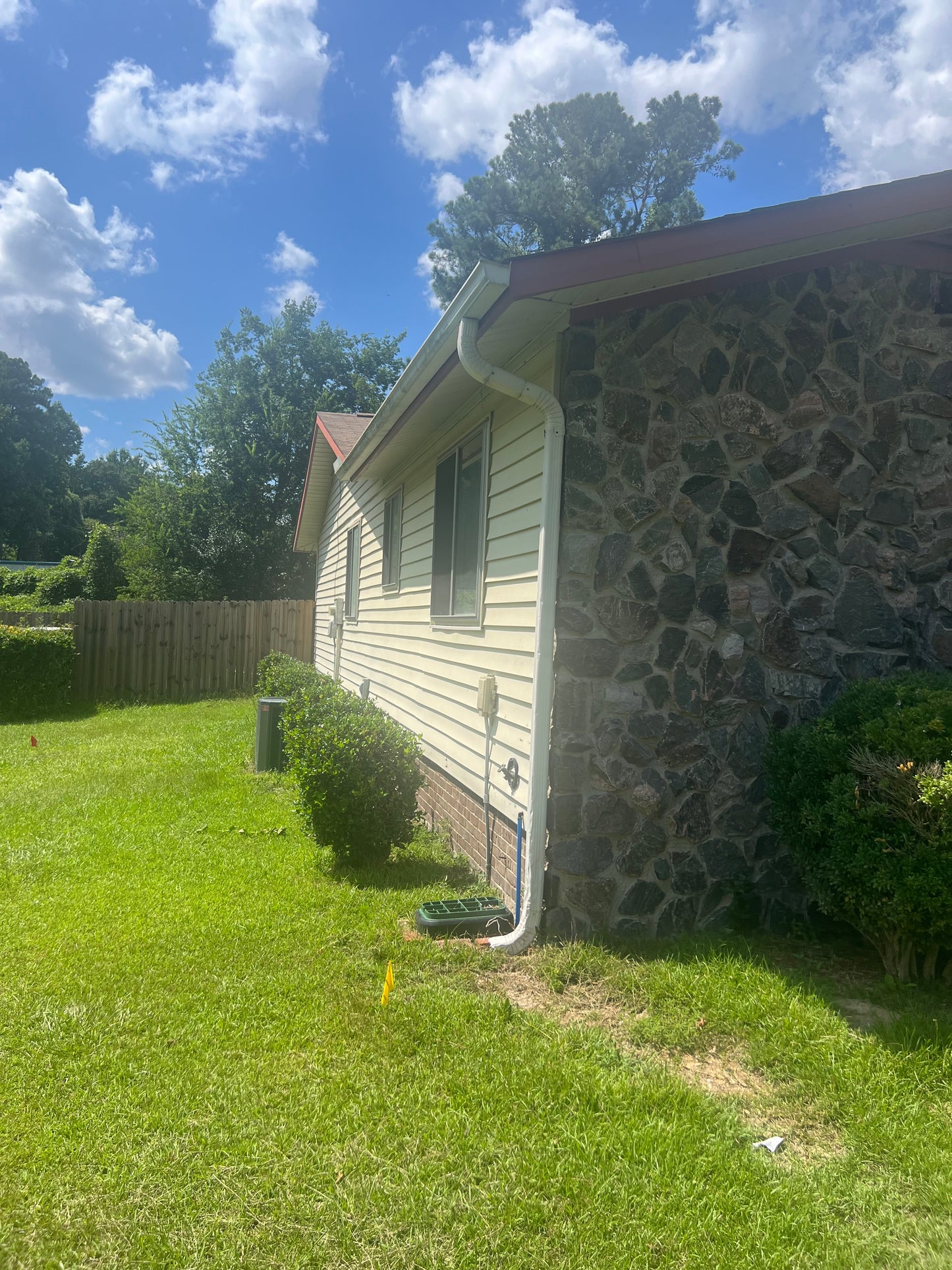 Ref 14073 4+2 Brick Home Fenced Yard w/ DB Carport