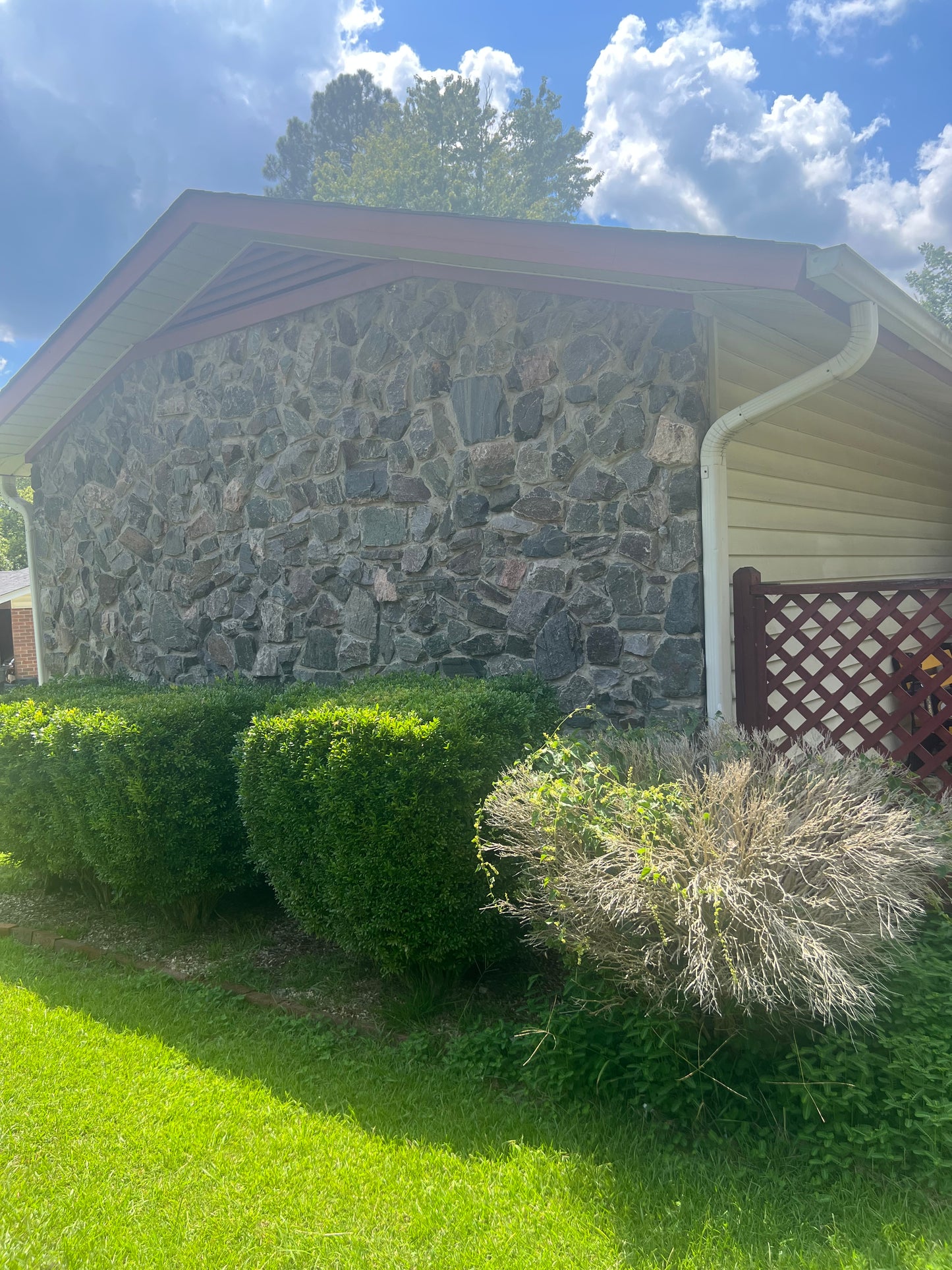 Ref 14073 4+2 Brick Home Fenced Yard w/ DB Carport